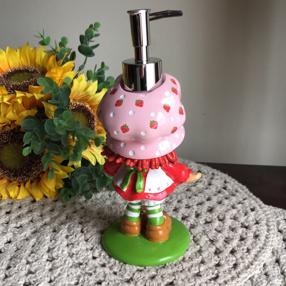 Strawberry Shortcake Lotion/Soap Dispenser - Picture 7 of 9